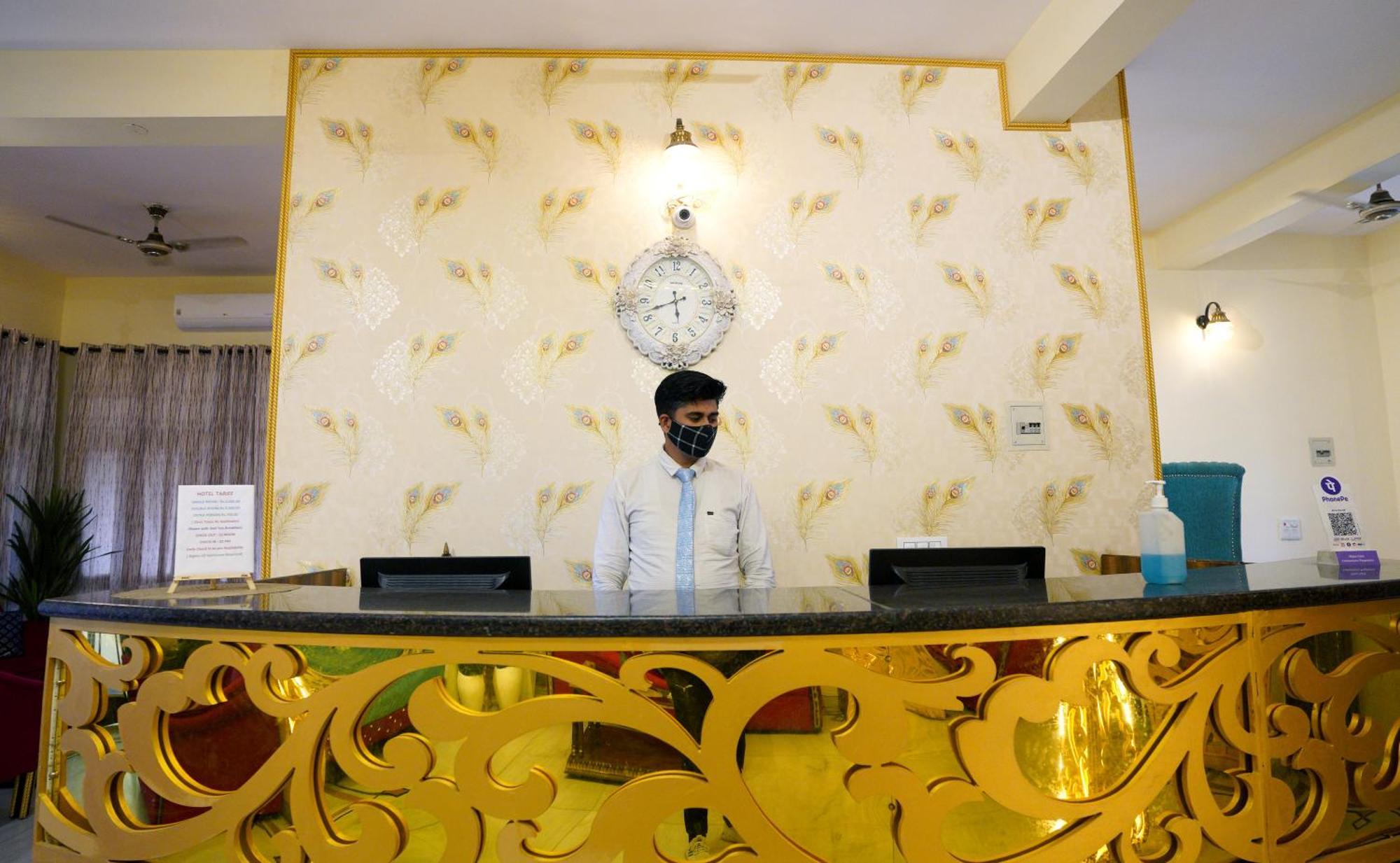 Hotel Neeraj Bhawan- Triveni Ghat リシケーシュ エクステリア 写真