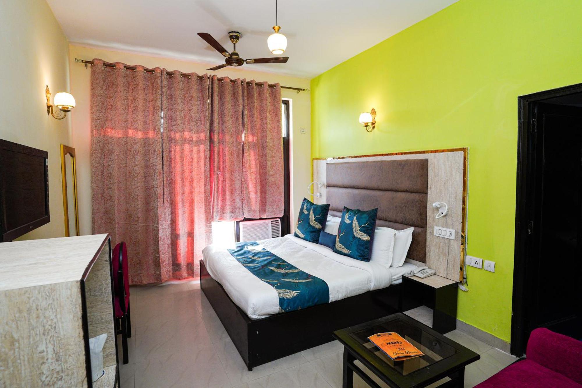 Hotel Neeraj Bhawan- Triveni Ghat リシケーシュ エクステリア 写真