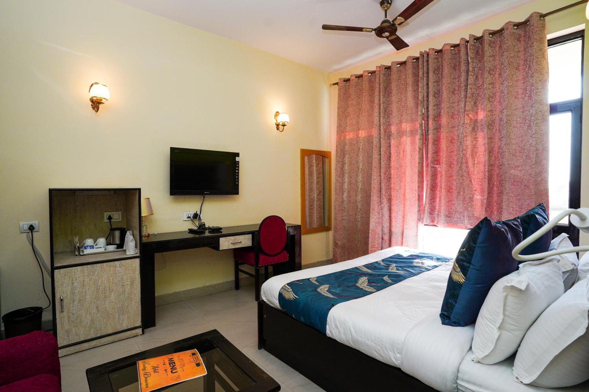 Hotel Neeraj Bhawan- Triveni Ghat リシケーシュ エクステリア 写真