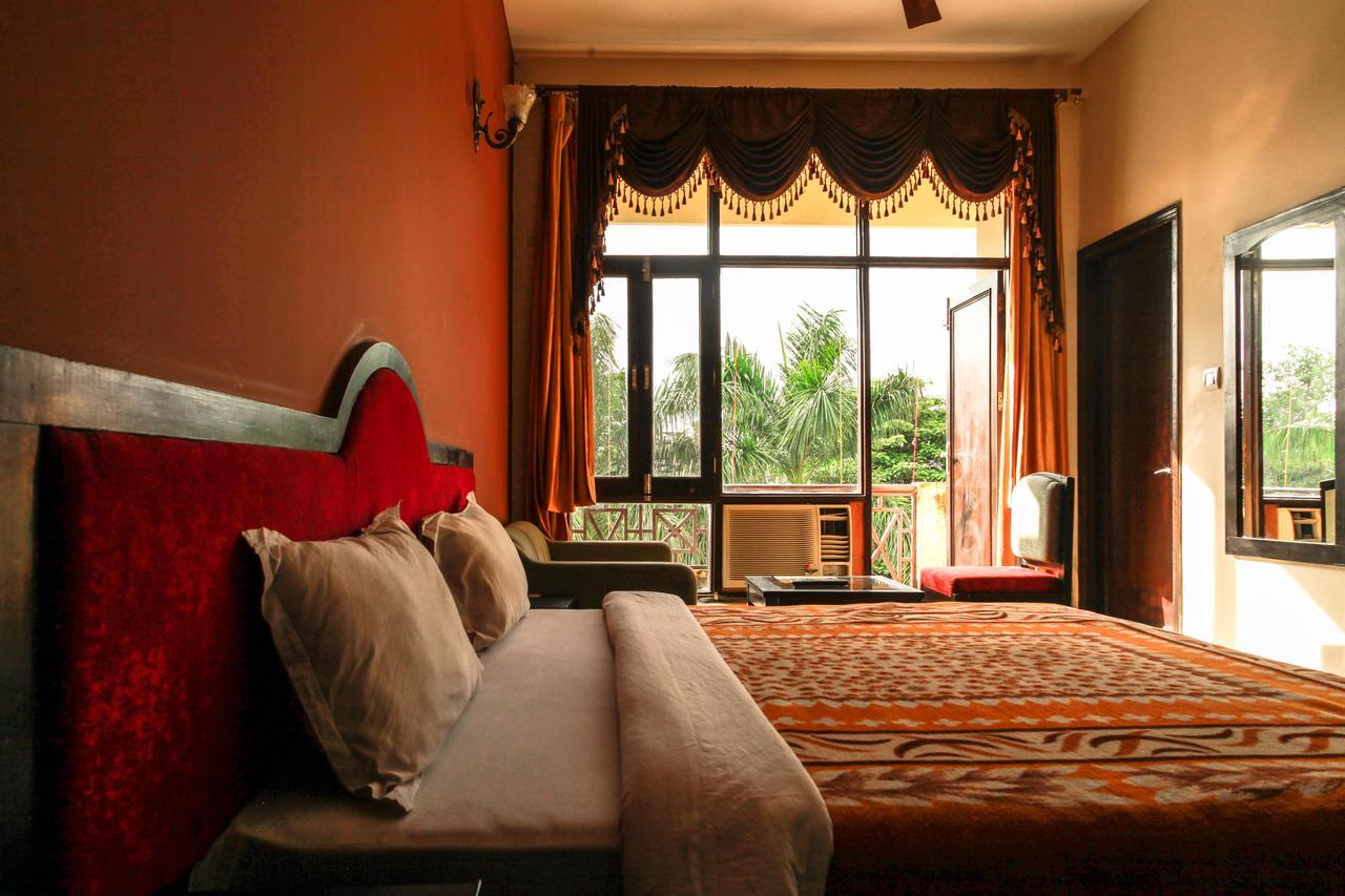 Hotel Neeraj Bhawan- Triveni Ghat リシケーシュ エクステリア 写真